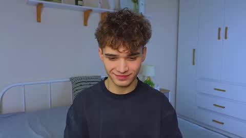 ALEXPVT IS OPEN online show from November 17, 2025, 2:12 pm