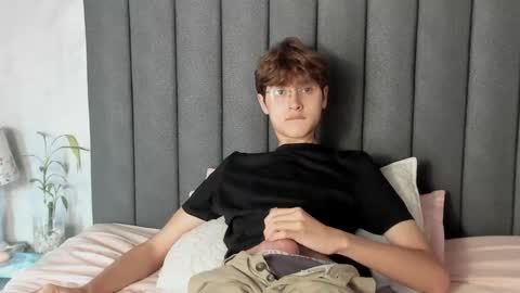 Snapshot of boleyn_lovell chatting on January 31, 2025, 1:02 pm Boleyn online show from January 31, 2025, 1:02 pm