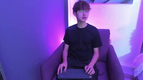 Snapshot of boleyn_lovell chatting on February 9, 2025, 1:03 pm Boleyn online show from February 9, 2025, 1:03 pm