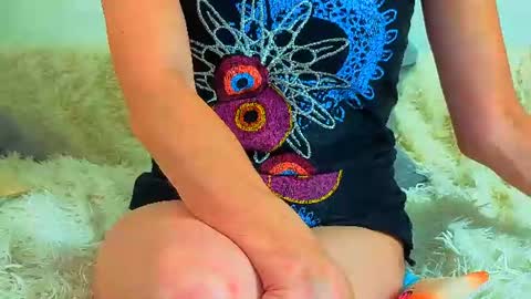 Mia online show from June 11, 2026, 3:37 am