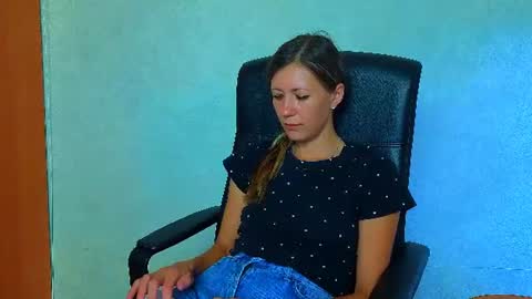Mia online show from July 29, 2026, 5:49 am