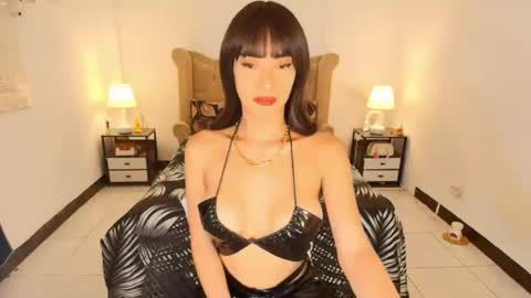 bombshelllaurax online show from July 9, 2026, 9:57 am