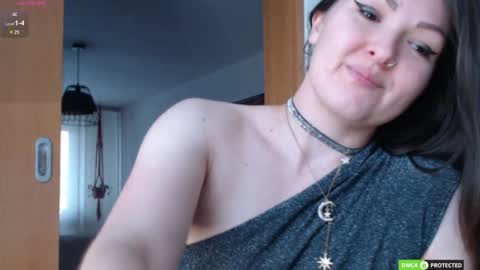 Luthien online show from December 10, 2024, 11:32 am