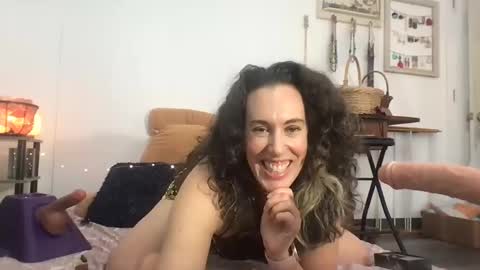 Snapshot of bonfirebonnie chatting on December 5, 2024, 5:50 pm Bonnie online show from December 5, 2024, 5:50 pm