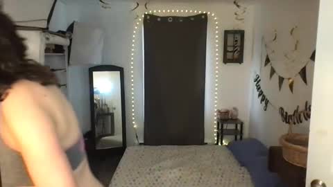 Snapshot of bonfirebonnie chatting on February 18, 2025, 8:14 pm Bonnie online show from February 18, 2025, 8:14 pm