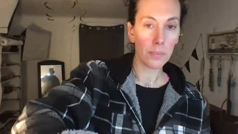 Snapshot of bonfirebonnie chatting on February 20, 2025, 11:43 pm Bonnie online show from February 20, 2025, 11:43 pm