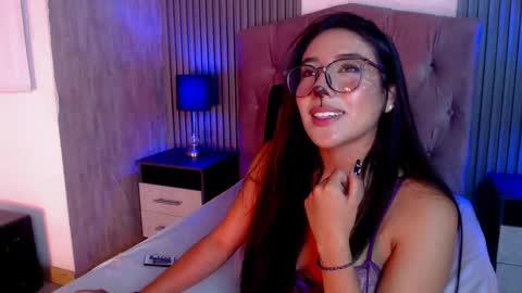 bonnali_lune online show from October 15, 2025, 11:38 pm