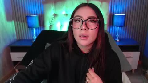 bonnali_lune online show from January 13, 2026, 4:18 am