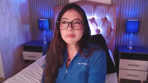 bonnali_lune online show from January 19, 2026, 4:00 pm