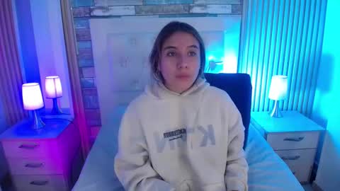 bonnali_lune online show from March 26, 2026, 3:12 am