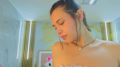 Bonnie  online show from May 12, 2026, 8:28 pm