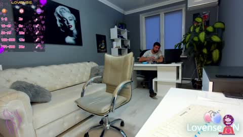 Snapshot of bonnie_annd_clyde chatting on December 4, 2024, 1:53 pm bonnie_annd_clyde online show from December 4, 2024, 1:53 pm