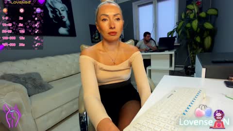 Snapshot of bonnie_annd_clyde chatting on December 13, 2024, 1:55 pm bonnie_annd_clyde online show from December 13, 2024, 1:55 pm