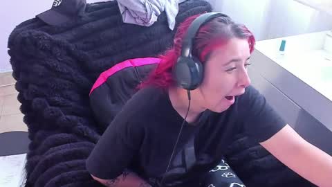 Bonnie Help me reach 500 likes online show from October 10, 2025, 5:12 pm