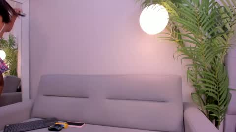 bonnieand_clyde22 online show from May 8, 2026, 9:31 pm
