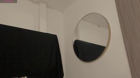   online show from October 26, 2025, 11:42 pm