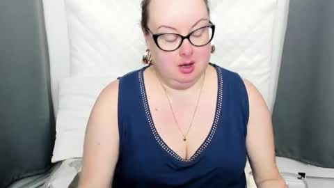 Bonnie online show from November 17, 2025, 8:53 am