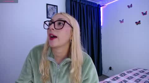 Soffy Brooks Independent model online show from April 23, 2026, 4:35 am