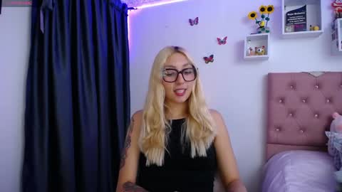 Soffy Brooks Independent model online show from May 12, 2026, 4:42 am
