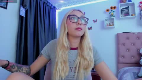 Soffy Brooks Independent model online show from May 19, 2026, 3:46 am