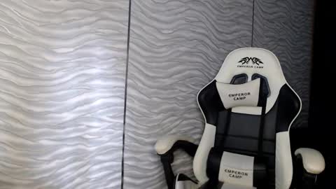 bonny_klyde95 online show from October 4, 2025, 11:08 am