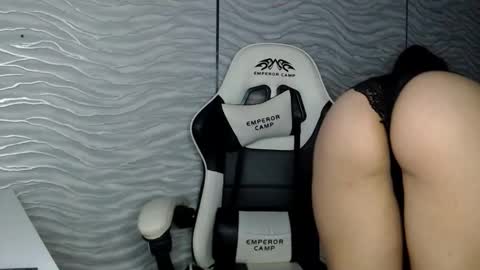 bonny_klyde95 online show from October 13, 2025, 11:54 am