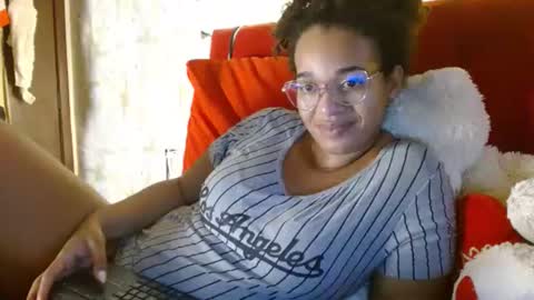 Snapshot of bonvivantb chatting on December 18, 2024, 11:51 pm Queen Bon Vivantt online show from December 18, 2024, 11:51 pm