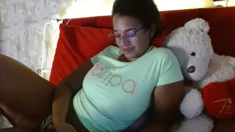 Snapshot of bonvivantb chatting on December 22, 2024, 2:27 pm Queen Bon Vivantt online show from December 22, 2024, 2:27 pm