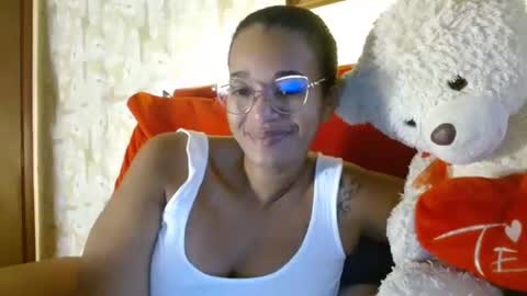 Snapshot of bonvivantb chatting on December 27, 2024, 3:53 am Queen Bon Vivantt online show from December 27, 2024, 3:53 am