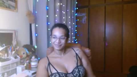 Snapshot of bonvivantb chatting on January 20, 2025, 2:43 am Queen Bon Vivantt online show from January 20, 2025, 2:43 am
