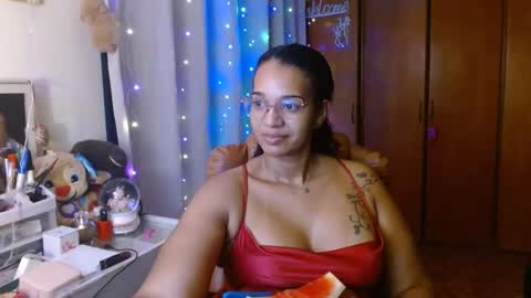 Snapshot of bonvivantb chatting on January 25, 2025, 5:29 am Queen Bon Vivantt online show from January 25, 2025, 5:29 am
