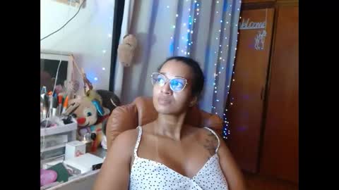 Snapshot of bonvivantb chatting on February 24, 2025, 1:24 am Queen Bon Vivantt online show from February 24, 2025, 1:24 am