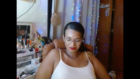 Snapshot of bonvivantb chatting on February 25, 2025, 12:03 am Queen Bon Vivantt online show from February 25, 2025, 12:03 am