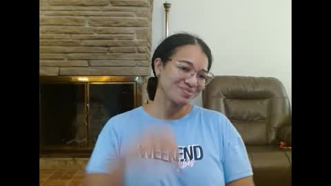 Snapshot of bonvivantb chatting on September 15, 2025, 1:44 pm Queen Bon Vivantt online show from September 15, 2025, 1:44 pm