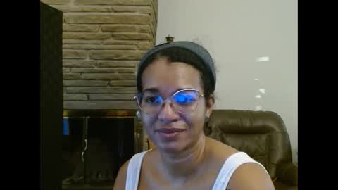 Snapshot of bonvivantb chatting on October 6, 2025, 12:13 pm Queen Bon Vivantt online show from October 6, 2025, 12:13 pm