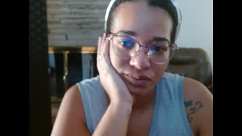 Queen Bon Vivantt online show from October 10, 2025, 1:32 pm