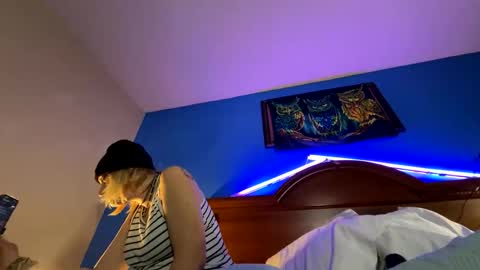 boobookittyfuxx online show from November 3, 2025, 6:25 am