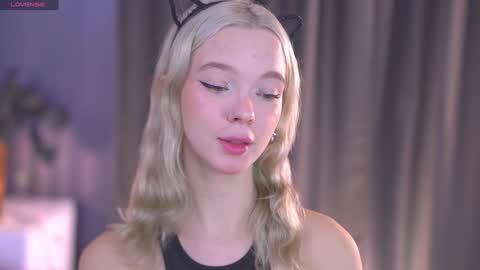 Snapshot of boobybliss chatting on October 17, 2025, 8:06 am Alina online show from October 17, 2025, 8:06 am