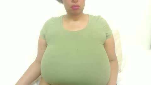 Snapshot of boobyqueen24 chatting on February 26, 2026, 7:40 am boobyqueen online show from February 26, 2026, 7:40 am