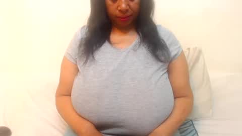 boobyqueen online show from July 21, 2026, 4:37 am