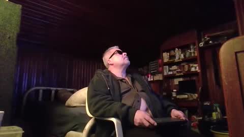 Snapshot of booshy chatting on October 21, 2025, 6:08 pm Booshwa online show from October 21, 2025, 6:08 pm