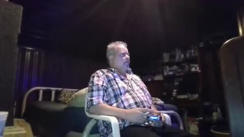 Snapshot of booshy chatting on October 23, 2025, 6:34 am Booshwa online show from October 23, 2025, 6:34 am