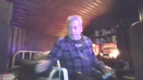 Snapshot of booshy chatting on November 15, 2025, 10:01 am Booshwa online show from November 15, 2025, 10:01 am