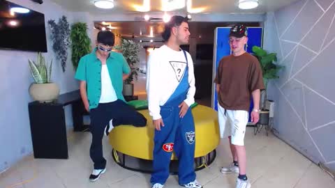 THOMAS AND DAMIAND online show from October 11, 2025, 4:33 am