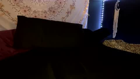 BossMom online show from December 13, 2024, 1:26 am