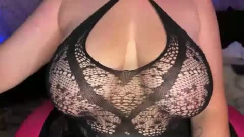 BossMom online show from September 15, 2025, 5:46 pm