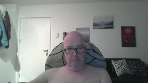 boston1967524903 online show from April 19, 2026, 3:39 am