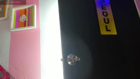 bouncing_bunnyxxx69 online show from November 18, 2025, 5:06 pm