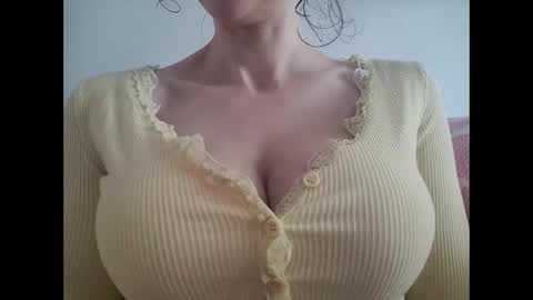 Bouncy Queen Majesty online show from June 10, 2026, 7:24 pm