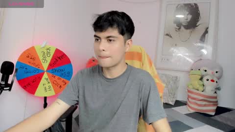 Snapshot of boy_andy__ chatting on January 2, 2025, 6:56 pm Aaron online show from January 2, 2025, 6:56 pm